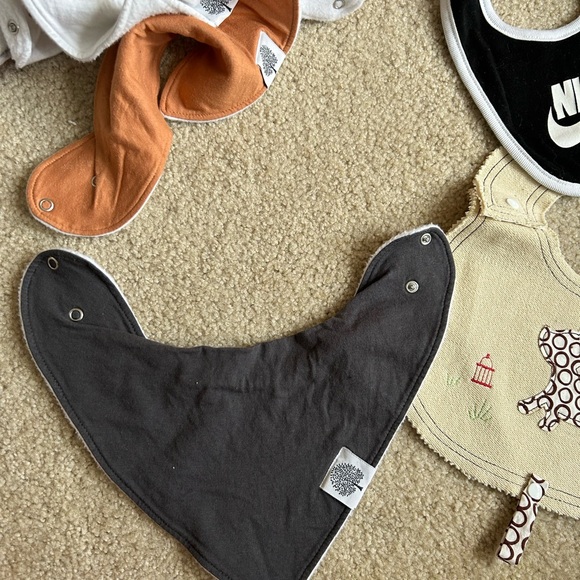 Nike and Parker Baby Bibs - Picture 3 of 3